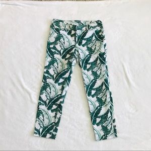 Old Navy Pixie Pants in Palm Print size 8